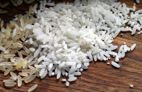 А правда, он пластиковый? Роскачество проверило рис и выявило нарушения — недовес, признаки контрафакта и отклонения от нормы