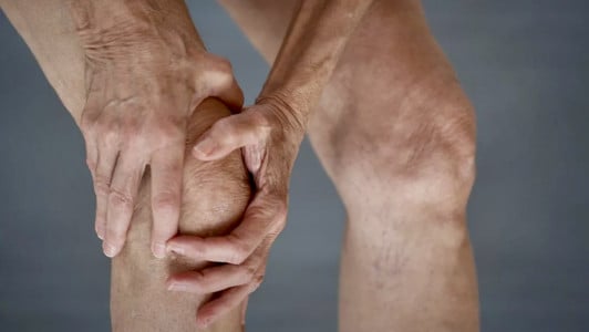 Коленные суставы и в 90 лет крепкие, как в 18: Это простое действие спасет от артрита и артроза каждого — рекомендует хирург Казанский