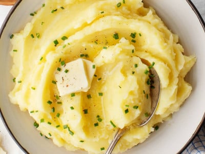 Вчерашнее картофельное пюре снова станет воздушным и вкусным: разогрейте его таким способом — гарнир будет словно свежеприготовленный