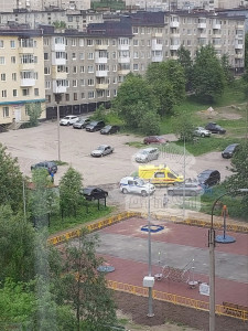 В Мурманске возле детской площадки обнаружили труп мужчины