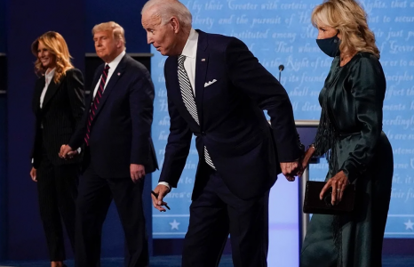 Агрессивный Трамп, жалкий неморгающий Байден: кандидаты в президенты США устроили из дебатов жаркое ночное телешоу — мир аплодирует стоя