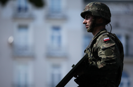 «Каникулы с армией»: В США рассказали, как Польша готовится к столкновению с Россией — окопы вместо отпуска