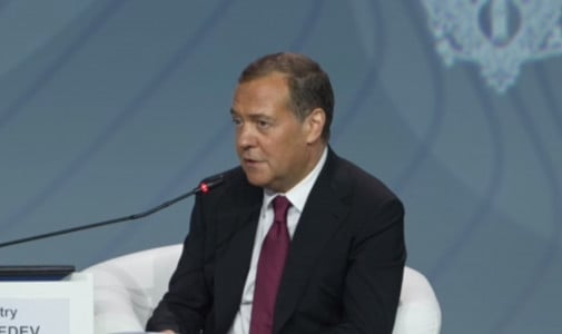 «Не порите чушь»: Медведев сделал резкий выпад в сторону США — вы в шаге от поражения в Холодной войне