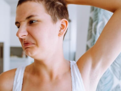 Лучше дорогого дезодоранта: эндокринолог объяснила, как избавиться от неприятного запаха пота — 100% эффект
