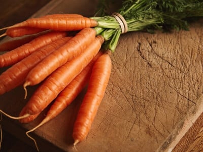 По три ведра с одной грядки: дачники нашли простой способ увеличить урожайность моркови в разы