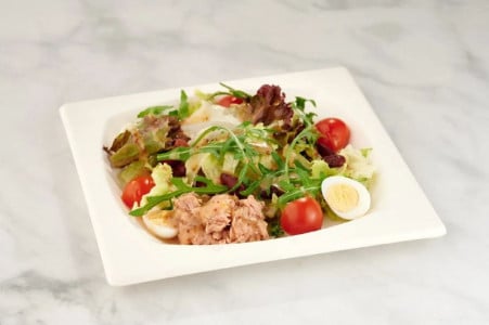 Готовлю этот салат за 5 минут: простой и быстрый перекус с тунцом и фасолью — пальчики оближешь