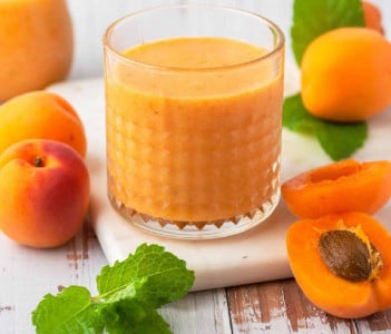 Идеальный напиток в жару: Домашний абрикосовый сок — 4 минуты — и по банкам