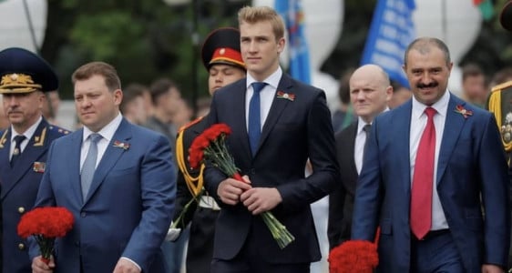 «Очень скромный паренек»: Стало известно, как учится внебрачный сын президента Беларуси Лукашенко в Пекине — китайцы только охают и языками цокают