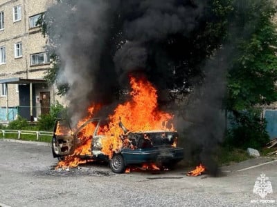 В Мончегорске дотла сгорел легковой автомобиль