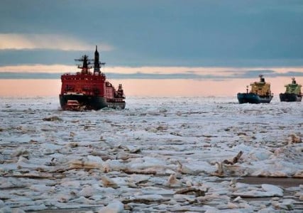 Китай начал регулярное наблюдение за состоянием льда в акватории Северного морского пути