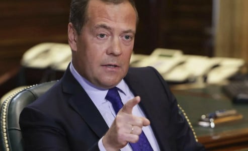 Швейцария бурно негодует из-за скандального высказывания Медведева — конференцию сравнил со «Скотным двором» Джорджа Оруэлла