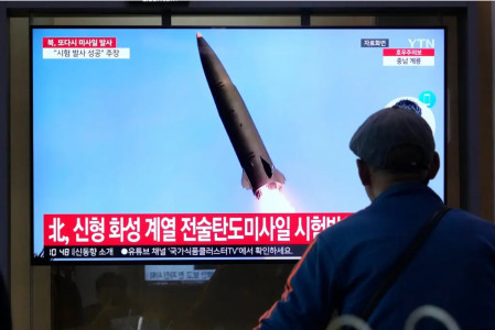 Когда размер имеет значение: Северная Корея провела испытание ракеты со «сверхбольшой боеголовкой» — США в панике