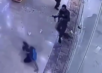 «Жуткое месиво»: неизвестный средь бела дня напал с ножом на солдат «ЦАХАЛ» в Израиле — он был застрелен при попытке к бегству
