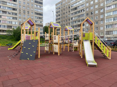 30 новых игровых площадок для детей обустроили в Мурманской области
