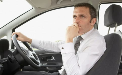 В Госдуме придумали способ приструнить лихачей на дороге — водительские права предлагают выдавать по другому принципу