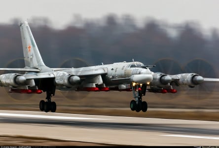 Пять стратегических бомбардировщиков Ту-95 вылетели утром из Мурманской области — а потом в Киеве стало жарко