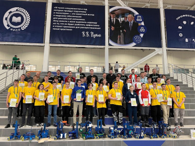 Команда по робототехнике из Оленегорска вошла в число лучших команд России
