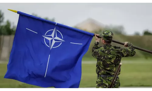 «Убийцы, хватит тратить деньги на войну»: представителям НАТО в Вашингтоне устроили «радушный прием»
