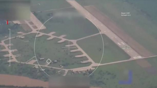 Русские «Искандеры» пожаловали на стратегический аэродром Украины: ВС РФ разнесли в клочья военные объекты в Полтаве — F-16 везти больше некуда