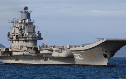 Ремонт на авианосце «Адмирал Кузнецов», где предотвратили теракт, идёт в плановом режиме