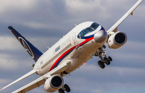 Ещё один Sukhoi Superjet-100 подал сигнал о проблемах на борту и в эти минуты готовится к аварийной посадке в Минводах — на борту 103 человека