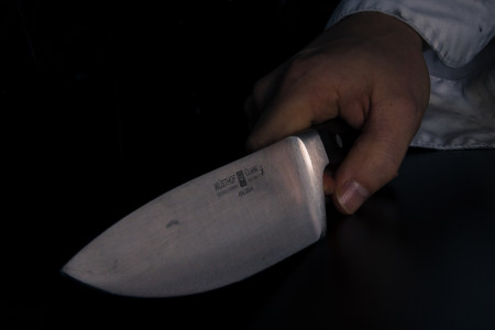 Мужчина с ножом напал на посетителя кафе в Ковдоре