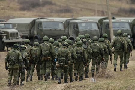 Рано бросились скакать: в Киеве обрадовались увольнению половины армии РФ, но генерал Картаполов все «небратьям» испортил, объяснив, когда русские солдаты отправятся до домам