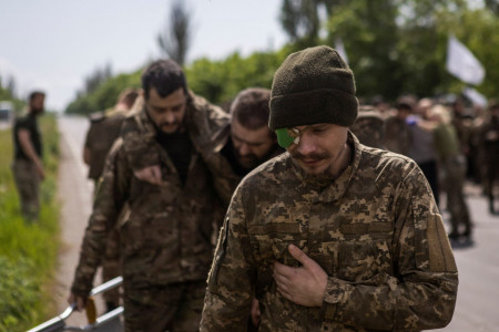 Оборона прорвана, в плен сдаются даже зэки: хлопцы проигрывают битву за Волчанск и сжигают последние резервы — обманутые солдаты не хотят умирать