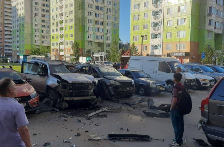 В Москве взорвали машину бойца СВО: во взорванном «Ленд Крузере» предположительно находился офицер ГРУ с женой