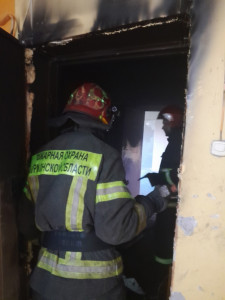 Из горящего пятиэтажного дома в Мурманске спасены три человека