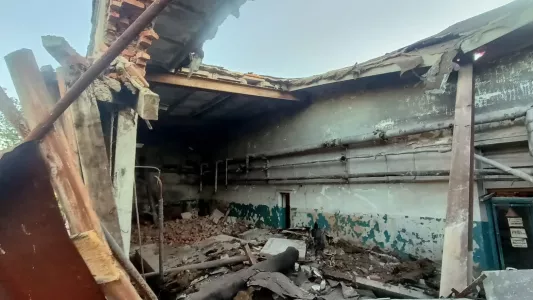 Прокуратура организовала проверку после обрушения крыши здания в Ловозере