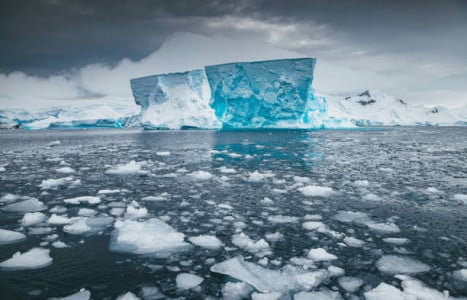 Города уйдут под воду — и это не сценарий фильма-катастрофы, а скорая реальность: ученые предупредили, какую пакость скоро сотворят ледники Антарктиды и Гренландии