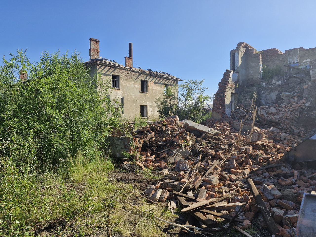 Два аварийных дома снесут в посёлке Корзуново в этом году
