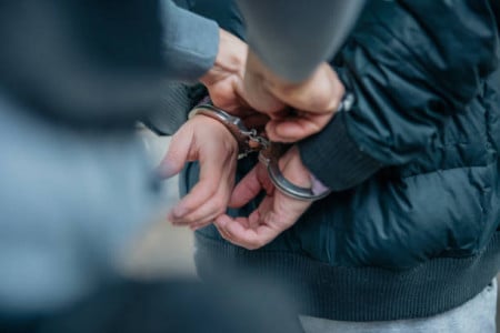 Наркоторговца из Новочеркасска поймали в Оленегорске и заключили под стражу