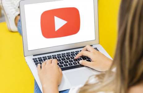 Россияне массово жалуются на работу YouTube — не грузит, не показывает