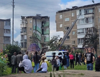 «Там есть кто-то»: спасатели обнаружили под завалами в Нижнем Тагиле живого ребенка — в эти минуты они пытаются до него добраться