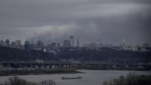 «Исчезает на наших глазах»: польские журналисты сообщили о вырождении Украины — сценарий «до последнего хлопца» в действии