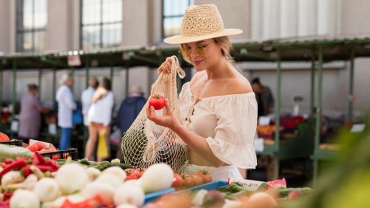 Врач Неудахина назвала продукты, которые ни в коем случае не стоит покупать у фермеров, чтобы не заболеть