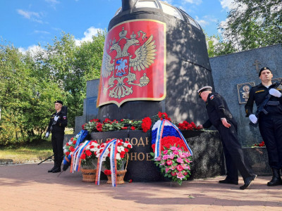 Митинг в память о погибшем экипаже АПЛ «Курск» состоялся в Мурманске