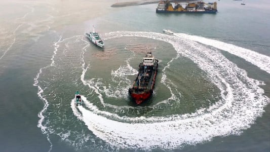 Морская полиция Китая отогнала японское судно от спорных островов: объявлено о нарушении границ