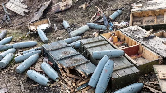 Побросали в Нью-Йорке оружие и боеприпасы западного образца, запасы продовольствия: бойцы отступали так резво, что могли бы поставить рекорд по бегу с препятствиями