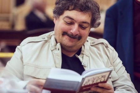 «Ну что, пошли на Москву!»: Быков* пишет книгу о том, как куряне кормят оккупантов ВСУ разносолами — радуются приходу «освободителей»