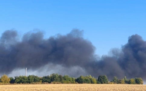 Череда взрывов сменилась жуткой «химической вонью» — накрыло «особый объект»: русские в ночь на 30 августа ударили по Сумам — в подполье прояснили детали