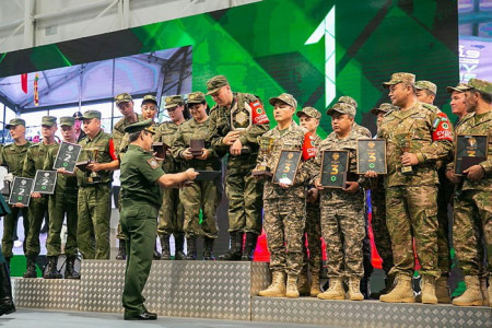 Хуже не найдешь ни в одной армии: военкоры раскрыли факты о задержанном генерале МО Муминджанове — «папа донецкого пикселя» получил по заслугам