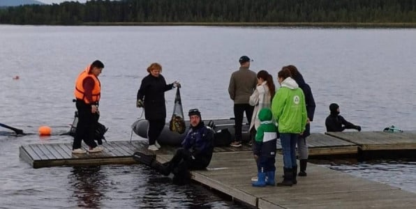 Масштабную уборку провели работники КАЭС — водолазы очистили дно Пинозера от мусора