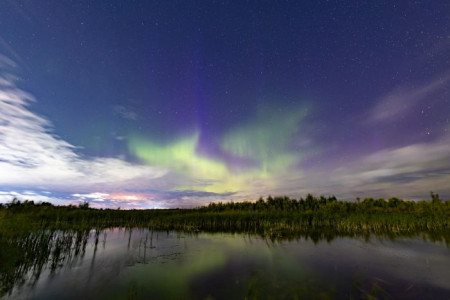 Российский фотограф запечатлел первое осеннее северное сияние