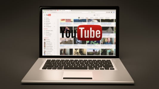 Скорость YouTube в России замедлилась почти в 10 раз — пользователи жалуются, видео приходится грузить по часу