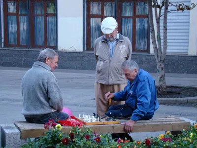 В Минздраве раскрыли, почему женщины живут дольше мужчин: вредные привычки сокращают жизнь