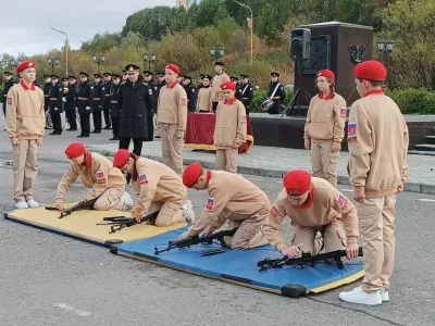 В Полярном стартовала военно-спортивная игра «Зарница» — ее участниками стали более ста человек