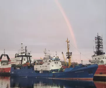 В порту Мурманска в ответ на санкции модернизируют суда, чтобы доставлять на берег живого краба